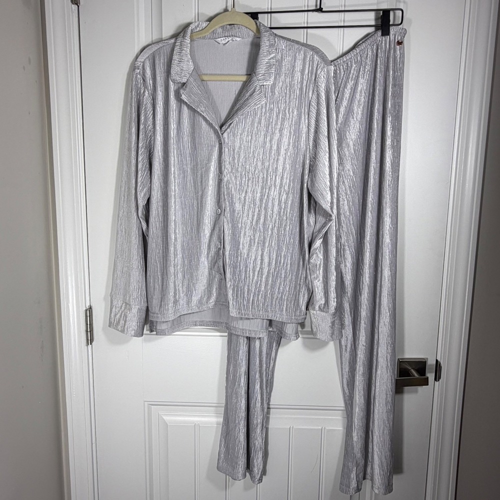 Danskin Womens Silver Metallic Crinkle Pajama Set XL Long Sleeve Pants 2 Piece